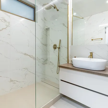 Ah Luxury Designer Aparment Bastova *