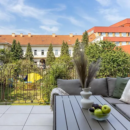 Ah Luxury Designer Aparment Bastova Lägenhet