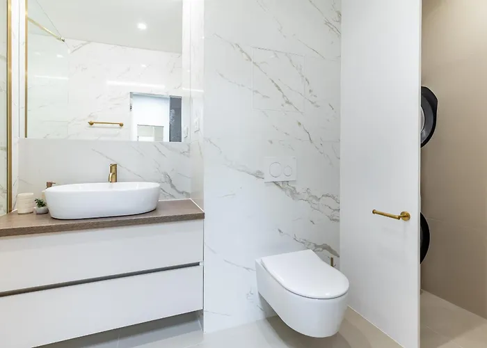 Ah Luxury Designer Aparment Bastova דירה קושיצה