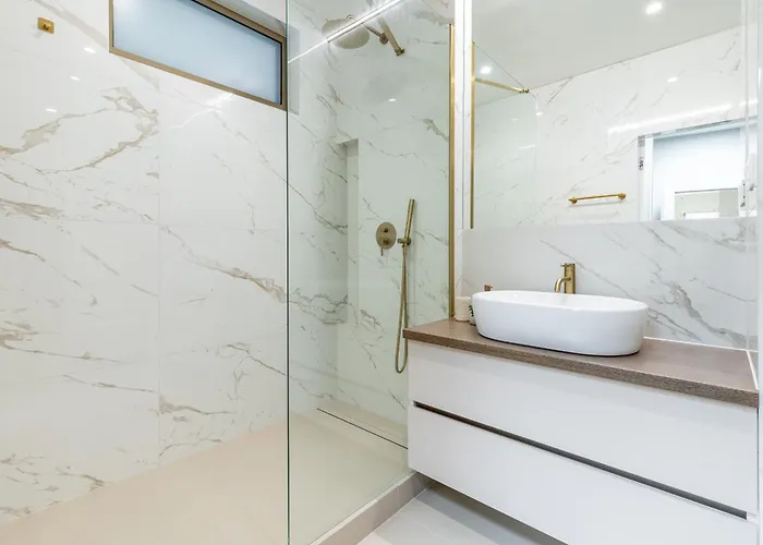 Ah Luxury Designer Aparment Bastova *